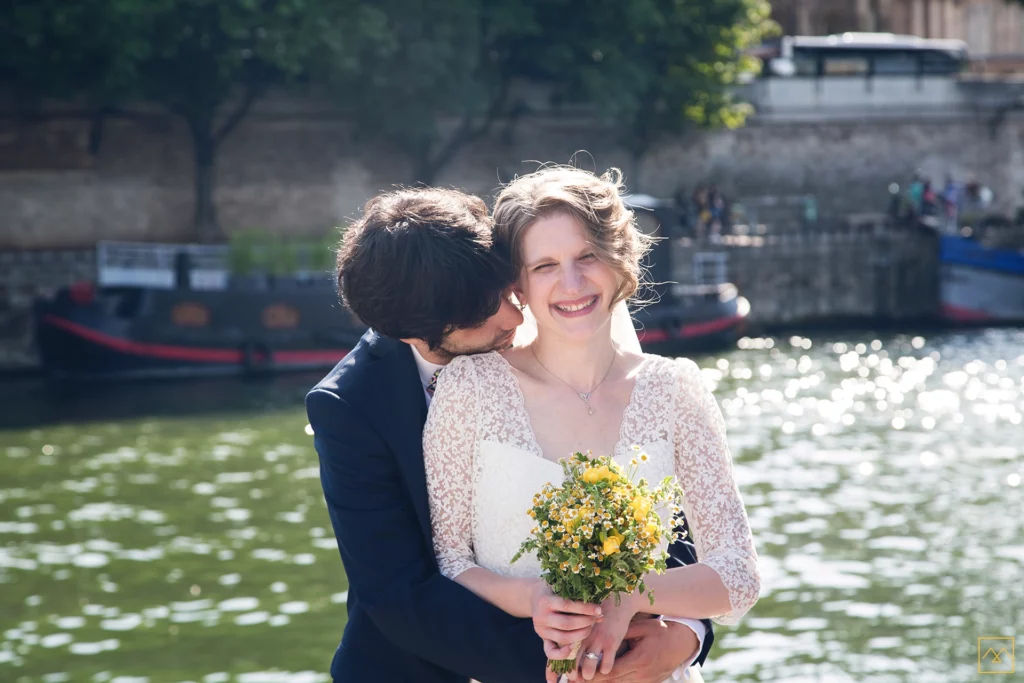 Couple en bord de Seine à Paris reportage photos par Amédézal